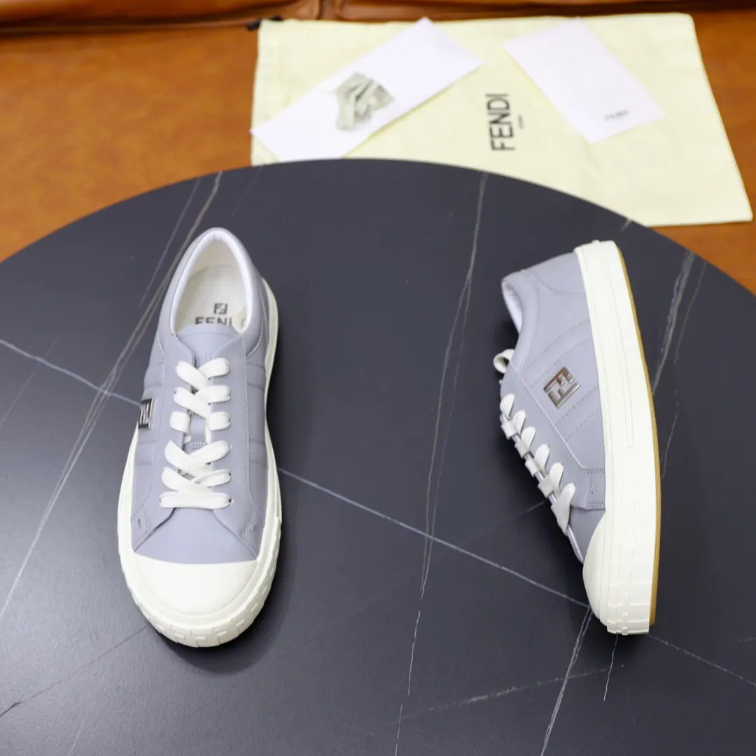 Factory price: 580💰Original order (couple model) Brand: FENDI Fendi🙅‍♂️🙅‍♂️🙅‍♂️ Size: Female 35–40, Male 39-44 (45 can be customized) Grade: Official website genuine Material: Imported original cowhide upper Original comfortable lining TPU wear-resistant lightweight outsole Style category: Loafers New trendy shoes color: actual picture color